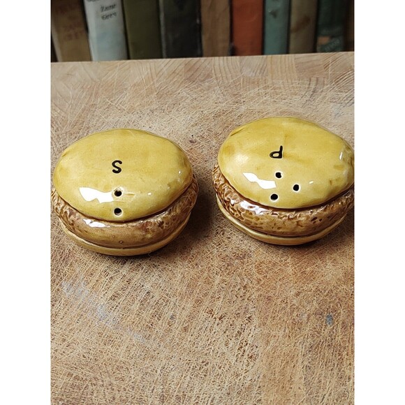 Vintage Kitchy Hamburger Salt And Pepper Shaker Set - Picture 5 of 11